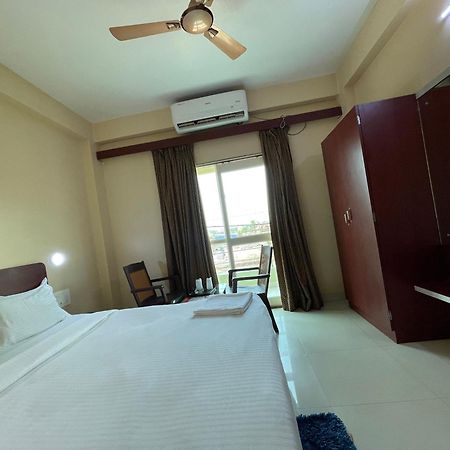 Hotel Golden Wave Puri Bagian luar foto