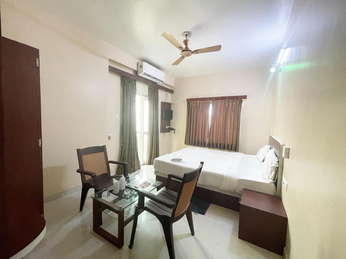 Hotel Golden Wave Puri Bagian luar foto