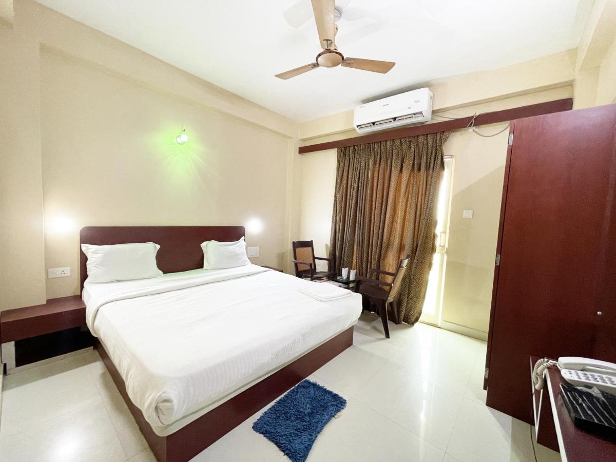 Hotel Golden Wave Puri Bagian luar foto
