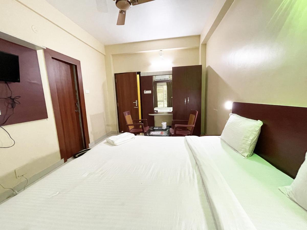 Hotel Golden Wave Puri Bagian luar foto