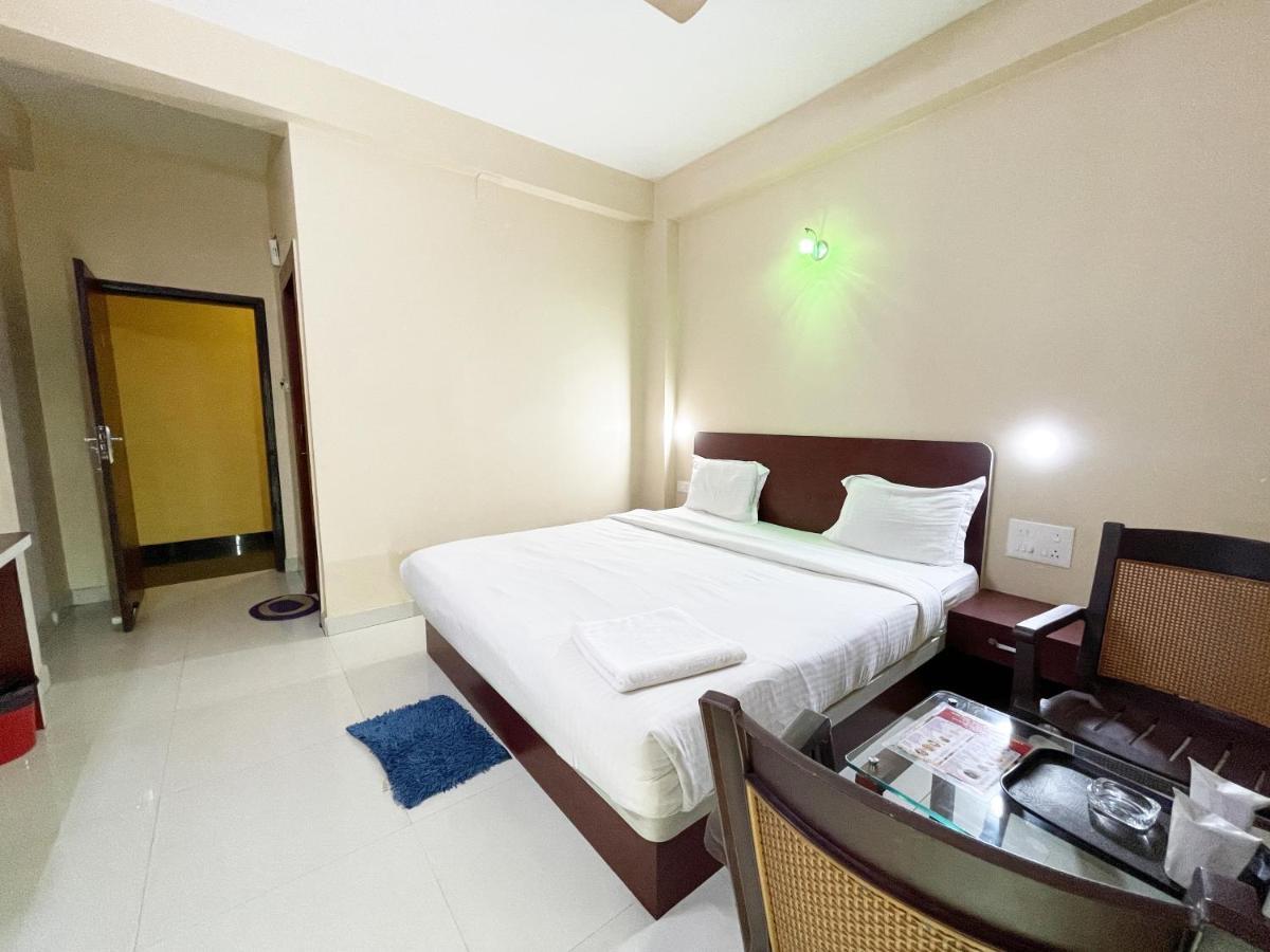 Hotel Golden Wave Puri Bagian luar foto