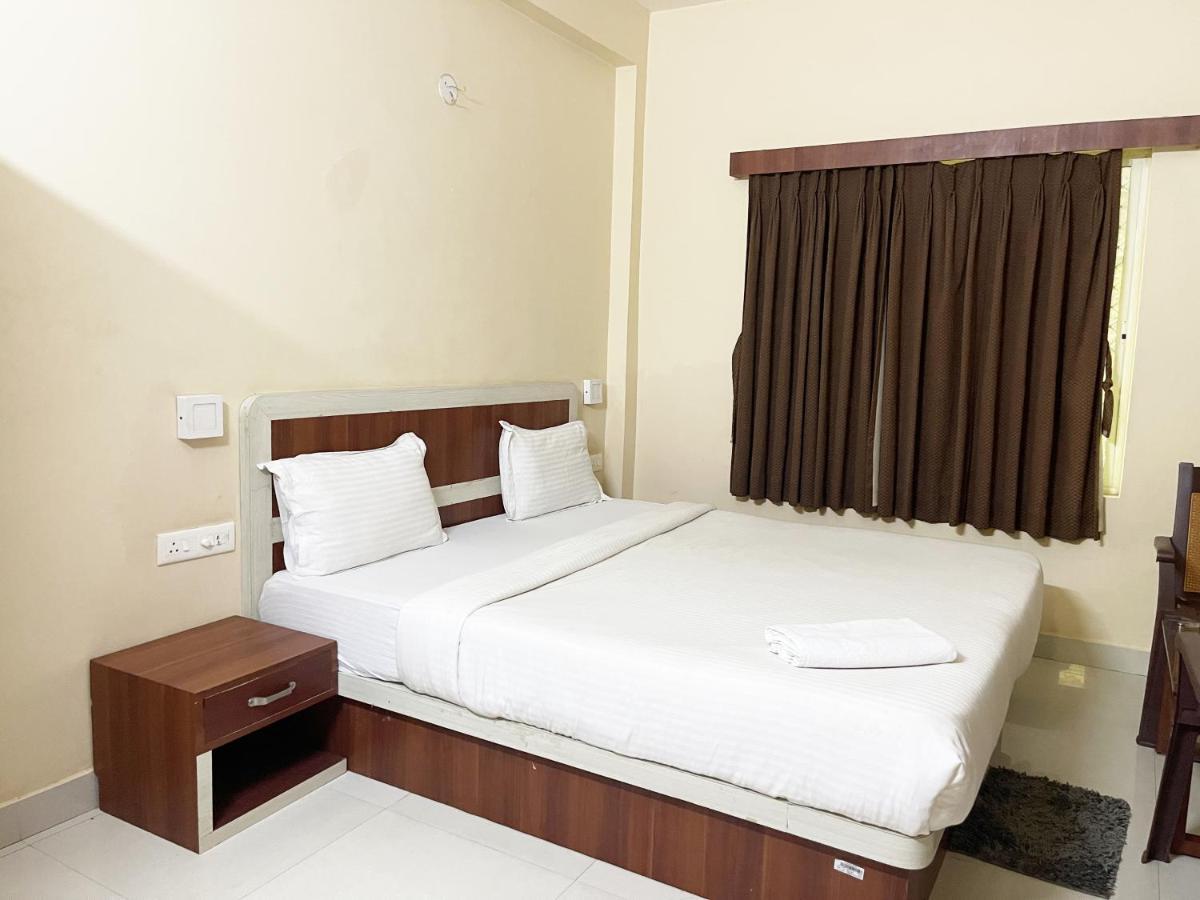 Hotel Golden Wave Puri Bagian luar foto