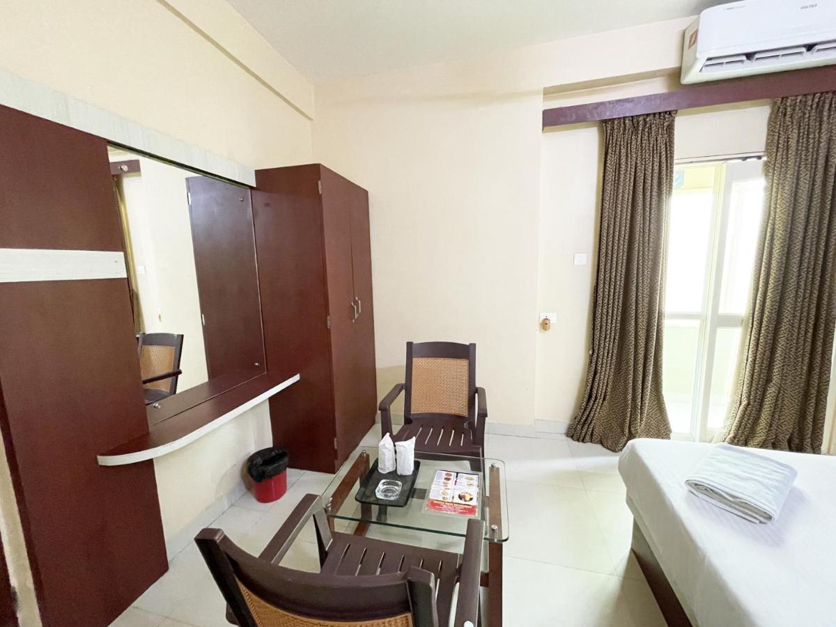 Hotel Golden Wave Puri Bagian luar foto