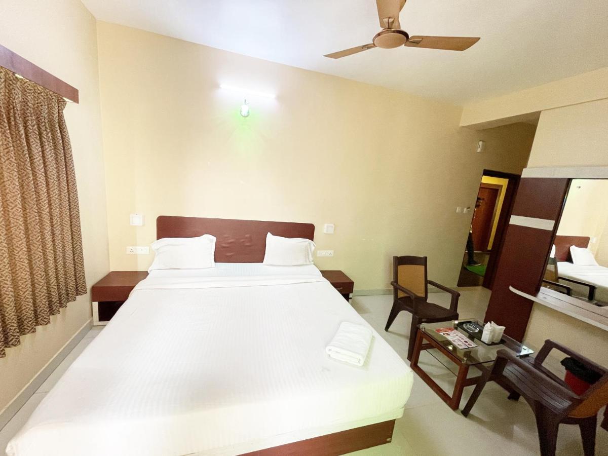 Hotel Golden Wave Puri Bagian luar foto