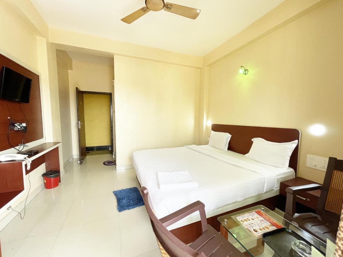 Hotel Golden Wave Puri Bagian luar foto