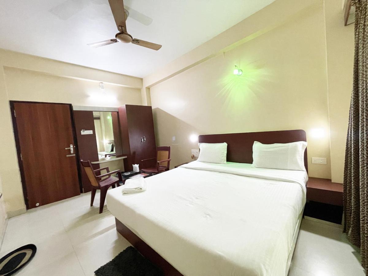 Hotel Golden Wave Puri Bagian luar foto