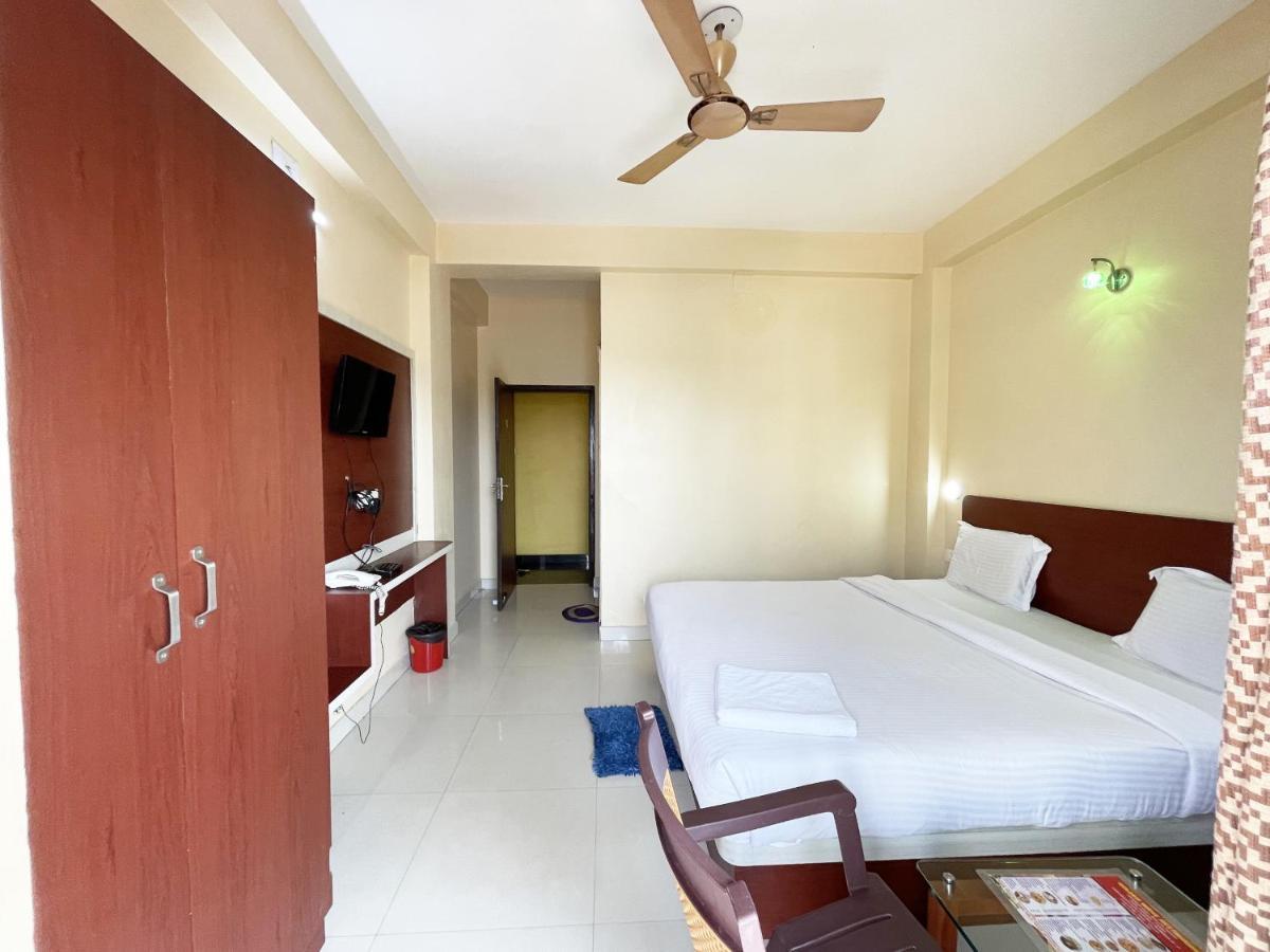Hotel Golden Wave Puri Bagian luar foto