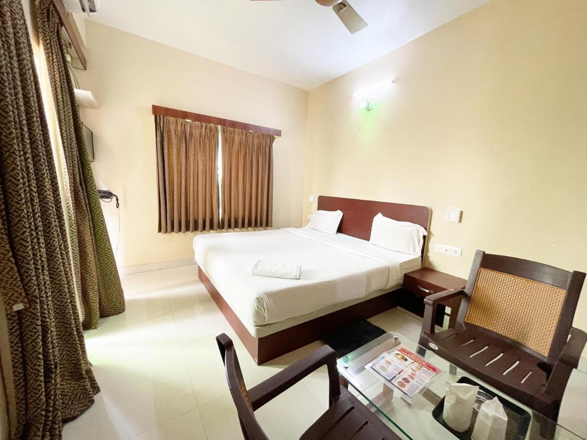 Hotel Golden Wave Puri Bagian luar foto