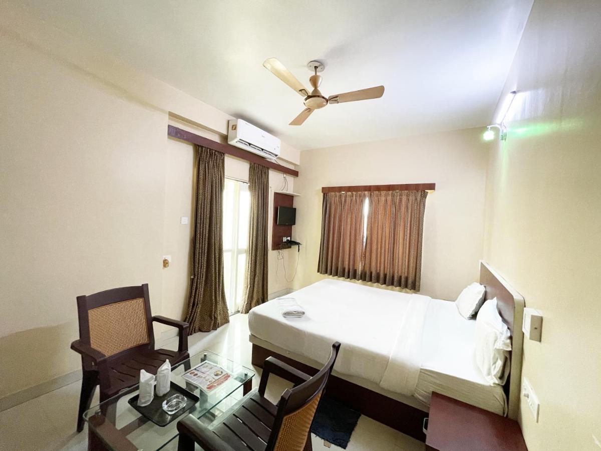 Hotel Golden Wave Puri Bagian luar foto