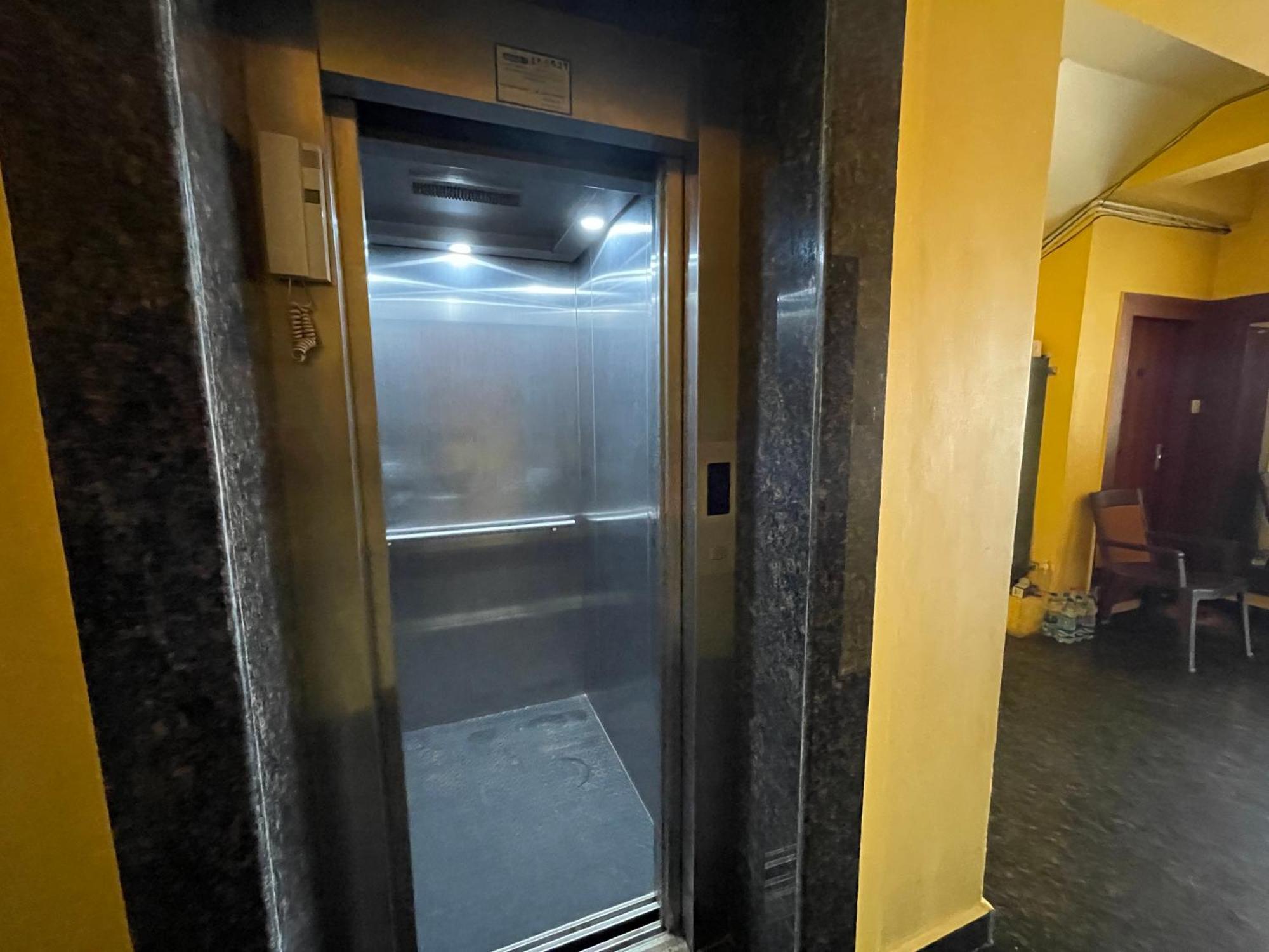 Hotel Golden Wave Puri Bagian luar foto